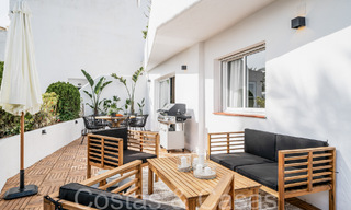 Lujoso apartamento de 4 dormitorios en venta en una urbanización cerrada en Nueva Andalucía, Marbella 68740 