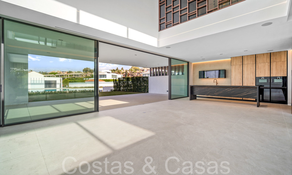 Casa de diseño de última generación en venta en un complejo innovador en la Milla de Oro de Marbella, a un paso de la playa 69004