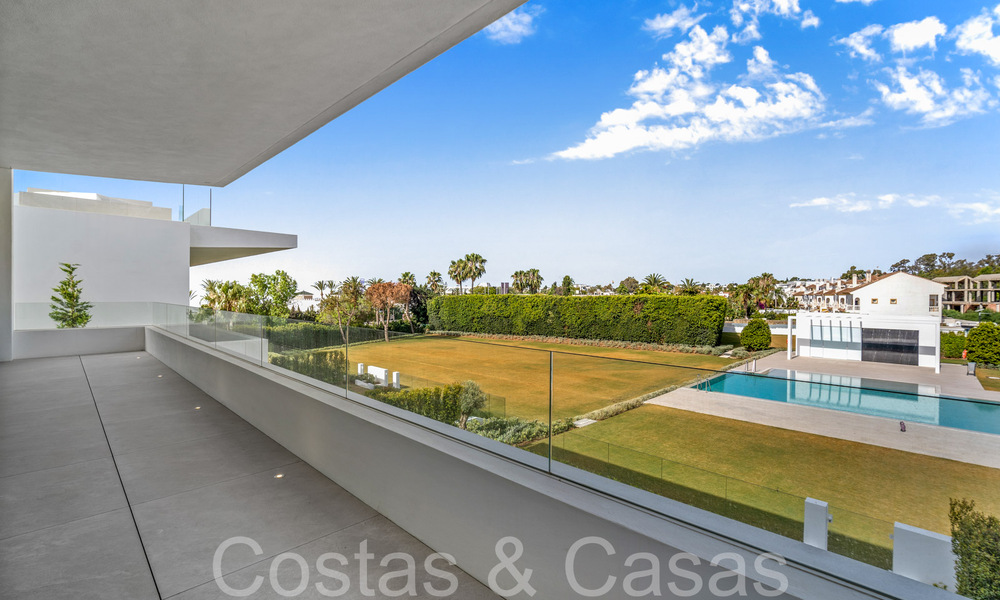 Casa de diseño de última generación en venta en un complejo innovador en la Milla de Oro de Marbella, a un paso de la playa 69030