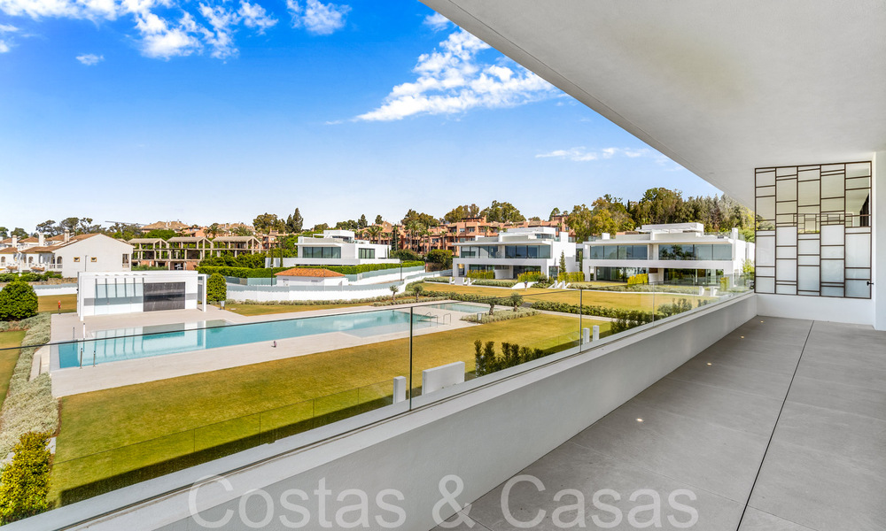 Casa de diseño de última generación en venta en un complejo innovador en la Milla de Oro de Marbella, a un paso de la playa 69031