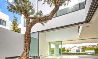 Casa de diseño de última generación en venta en un complejo innovador en la Milla de Oro de Marbella, a un paso de la playa 69032 