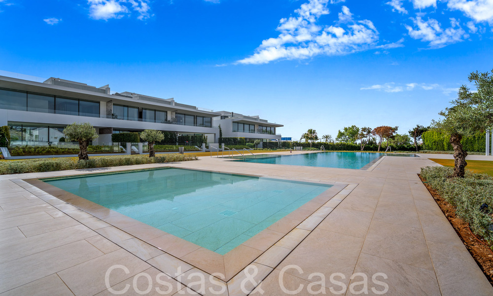 Casa de diseño de última generación en venta en un complejo innovador en la Milla de Oro de Marbella, a un paso de la playa 69036