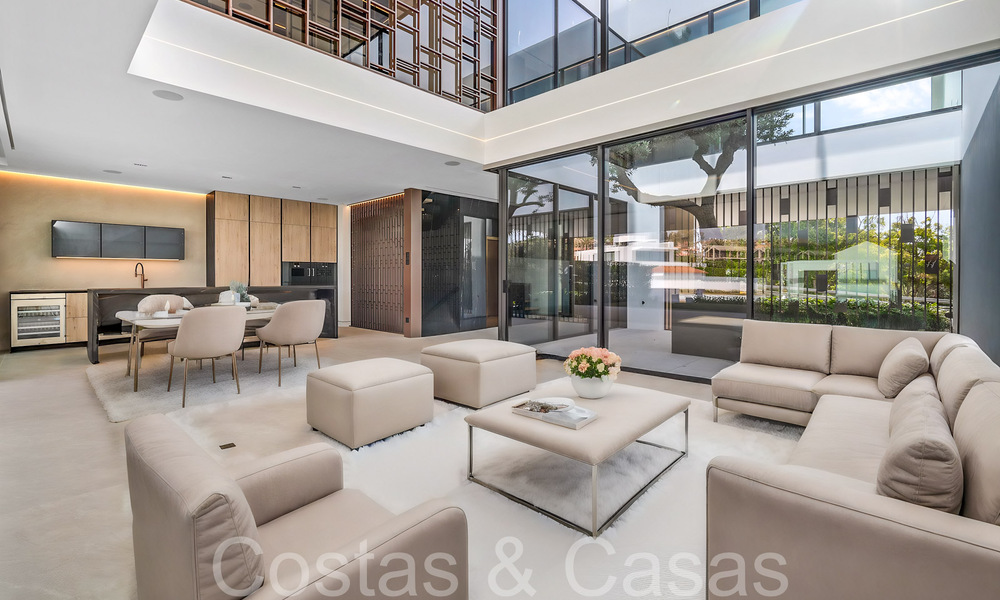 Casa de diseño de última generación en venta en un complejo innovador en la Milla de Oro de Marbella, a un paso de la playa 69040