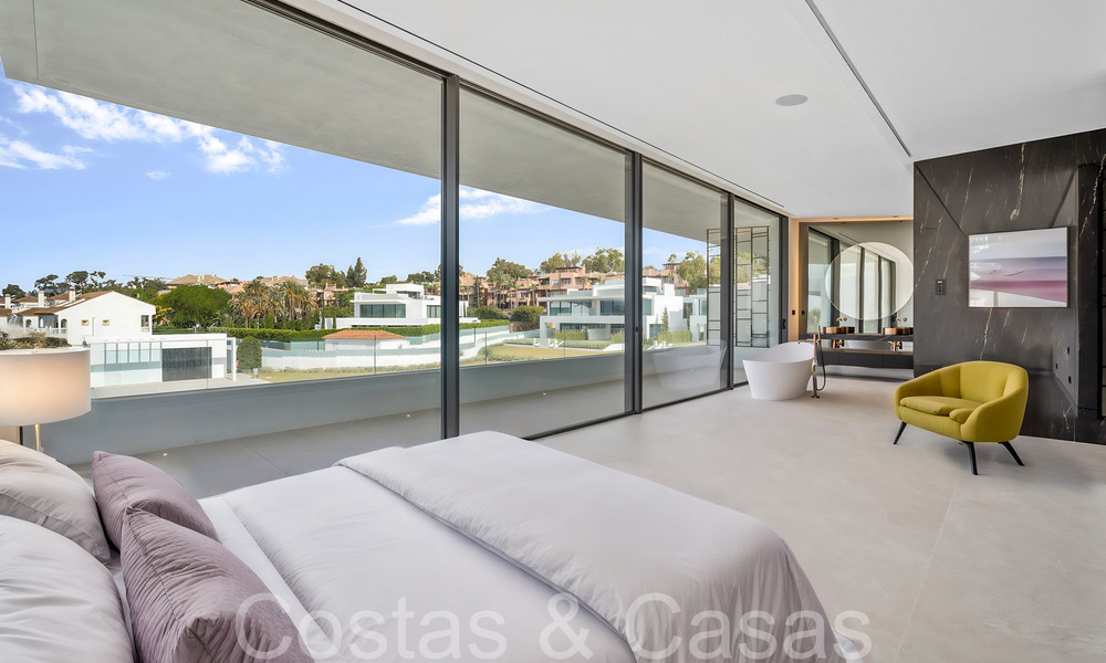 Casa de diseño de última generación en venta en un complejo innovador en la Milla de Oro de Marbella, a un paso de la playa 69042