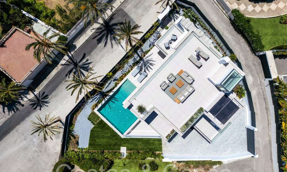 Villa contemporánea de lujo en venta a un paso de la playa en el este de Marbella 69044