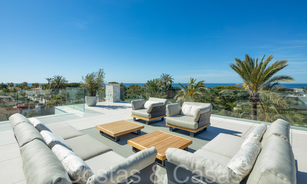 Villa contemporánea de lujo en venta a un paso de la playa en el este de Marbella 69048