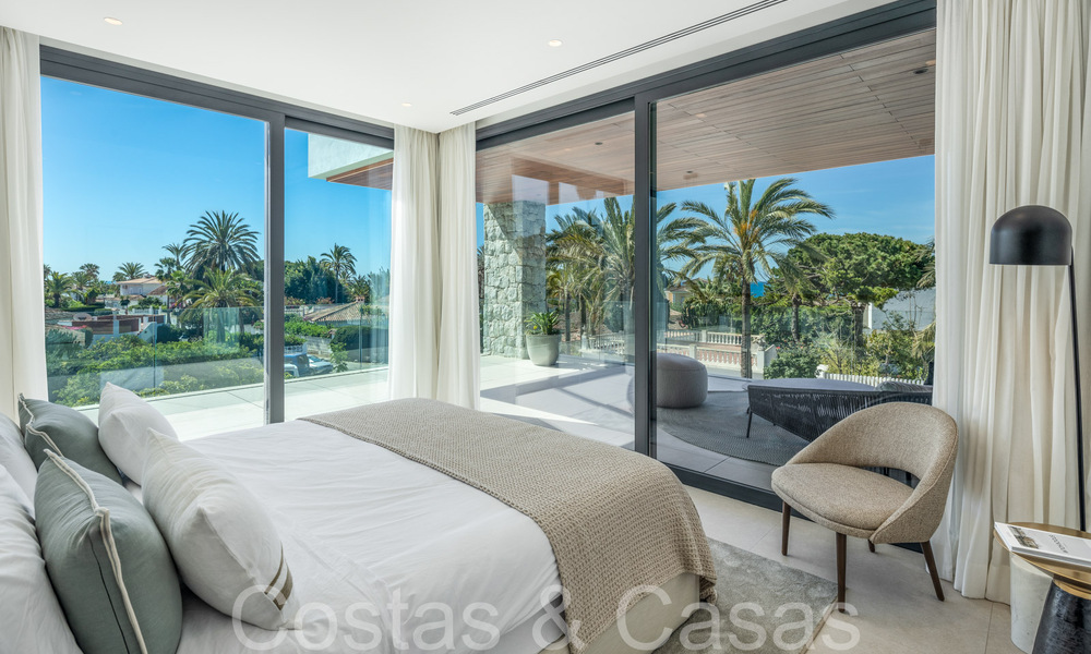 Villa contemporánea de lujo en venta a un paso de la playa en el este de Marbella 69051