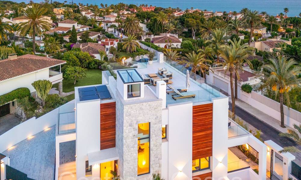 Villa contemporánea de lujo en venta a un paso de la playa en el este de Marbella 69066