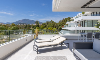 Apartamento de diseño moderno, listo para entrar a vivir, en venta cerca del campo de golf en el triángulo dorado de Marbella - Benahavis - Estepona 68771 