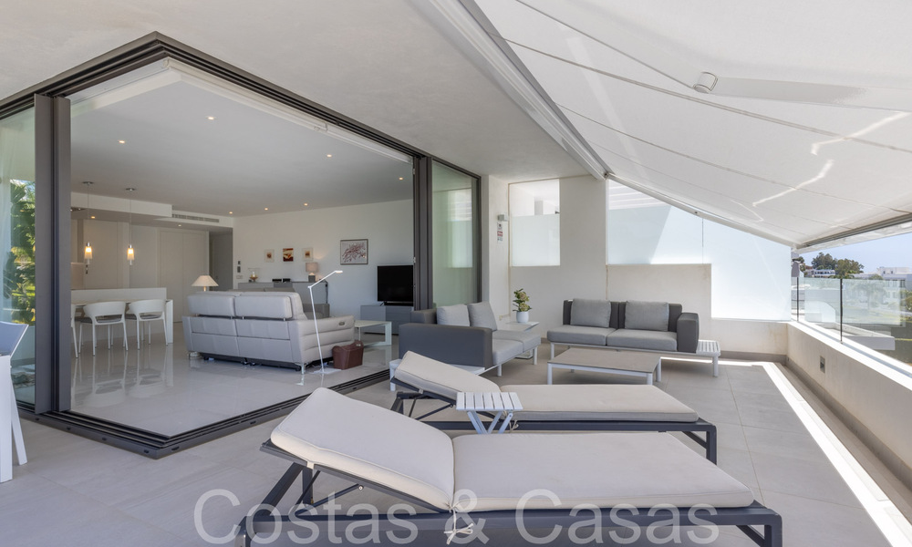 Apartamento de diseño moderno, listo para entrar a vivir, en venta cerca del campo de golf en el triángulo dorado de Marbella - Benahavis - Estepona 68774