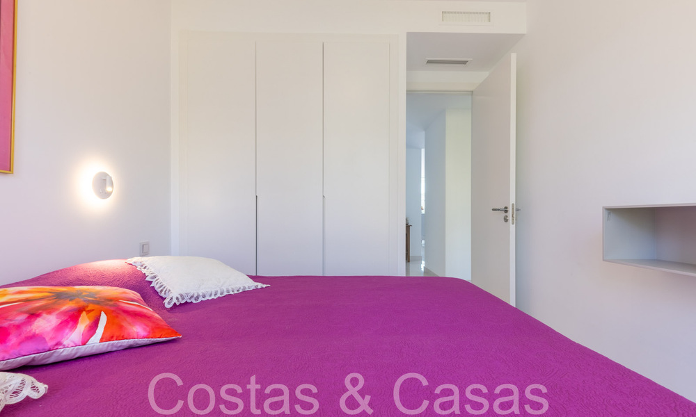Apartamento de diseño moderno, listo para entrar a vivir, en venta cerca del campo de golf en el triángulo dorado de Marbella - Benahavis - Estepona 68796