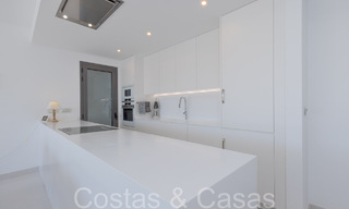 Apartamento de diseño moderno, listo para entrar a vivir, en venta cerca del campo de golf en el triángulo dorado de Marbella - Benahavis - Estepona 68804 