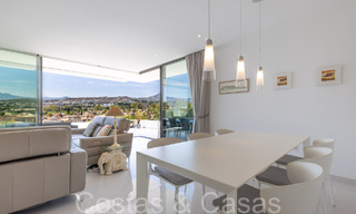 Apartamento de diseño moderno, listo para entrar a vivir, en venta cerca del campo de golf en el triángulo dorado de Marbella - Benahavis - Estepona 68805 