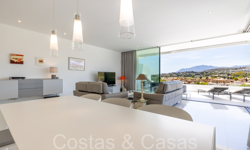 Apartamento de diseño moderno, listo para entrar a vivir, en venta cerca del campo de golf en el triángulo dorado de Marbella - Benahavis - Estepona 68806
