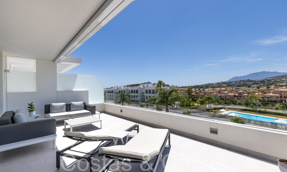 Apartamento de diseño moderno, listo para entrar a vivir, en venta cerca del campo de golf en el triángulo dorado de Marbella - Benahavis - Estepona 68813