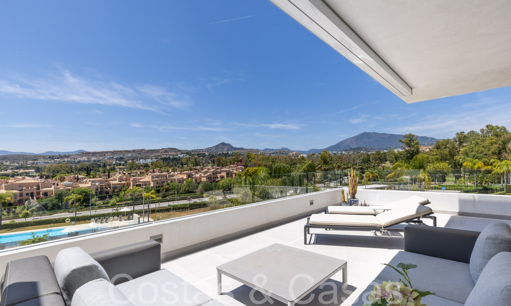 Apartamento de diseño moderno, listo para entrar a vivir, en venta cerca del campo de golf en el triángulo dorado de Marbella - Benahavis - Estepona 68814