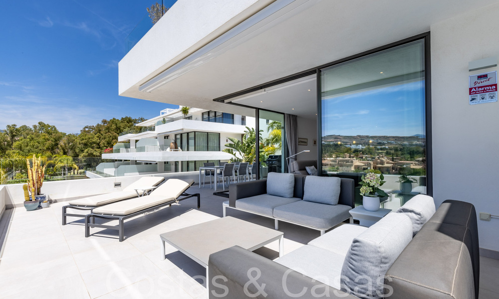 Apartamento de diseño moderno, listo para entrar a vivir, en venta cerca del campo de golf en el triángulo dorado de Marbella - Benahavis - Estepona 68815