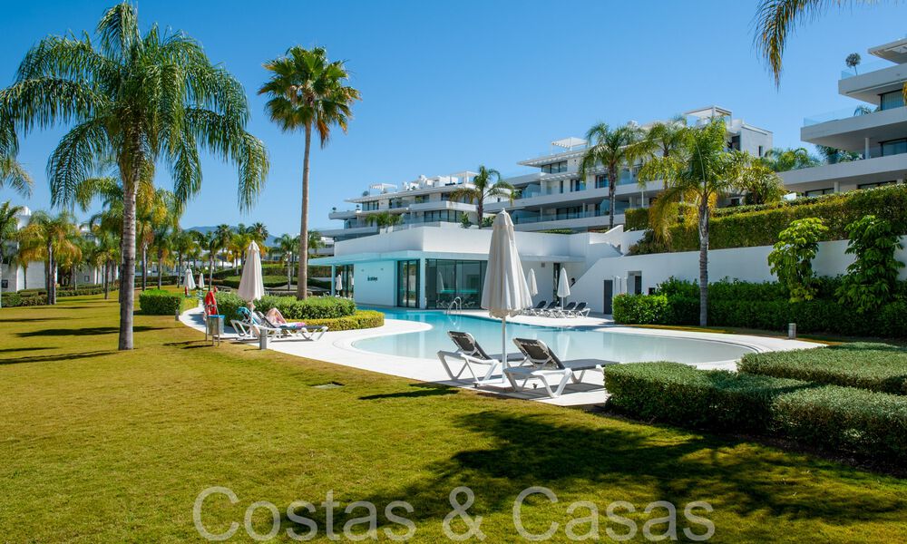 Apartamento de diseño moderno, listo para entrar a vivir, en venta cerca del campo de golf en el triángulo dorado de Marbella - Benahavis - Estepona 68821