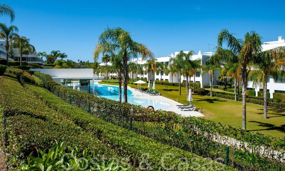 Apartamento de diseño moderno, listo para entrar a vivir, en venta cerca del campo de golf en el triángulo dorado de Marbella - Benahavis - Estepona 68823
