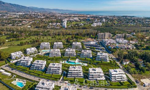 Apartamento de diseño moderno, listo para entrar a vivir, en venta cerca del campo de golf en el triángulo dorado de Marbella - Benahavis - Estepona 68841