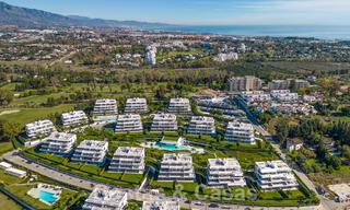 Apartamento de diseño moderno, listo para entrar a vivir, en venta cerca del campo de golf en el triángulo dorado de Marbella - Benahavis - Estepona 68841 
