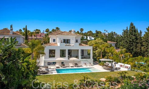 Hermosa villa renovada en estilo mediterráneo contemporáneo en venta, junto al campo de golf en Benahavis - Marbella 69119