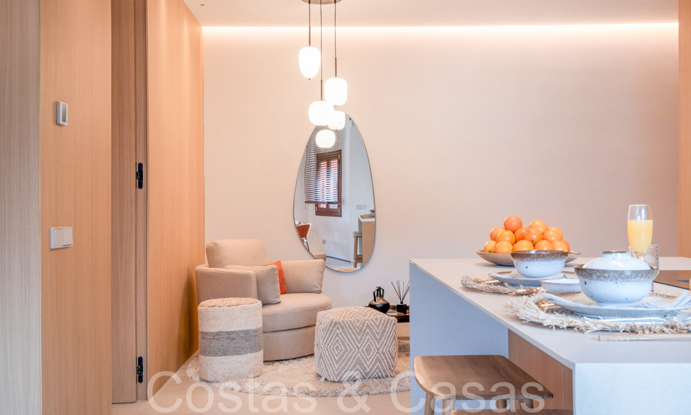 Apartamento superior con jardín en un complejo privilegiado frente al mar en la Nueva Milla de Oro entre Marbella y Estepona 69377