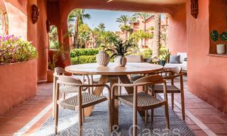 Apartamento superior con jardín en un complejo privilegiado frente al mar en la Nueva Milla de Oro entre Marbella y Estepona 69388 