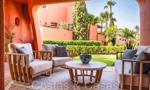 Apartamento superior con jardín en un complejo privilegiado frente al mar en la Nueva Milla de Oro entre Marbella y Estepona 69389
