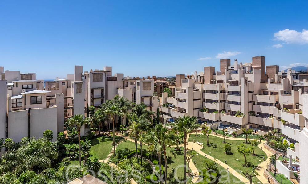 Ático dúplex en venta en un complejo en primera línea de playa en la Nueva Milla de Oro entre Marbella y Estepona 69346