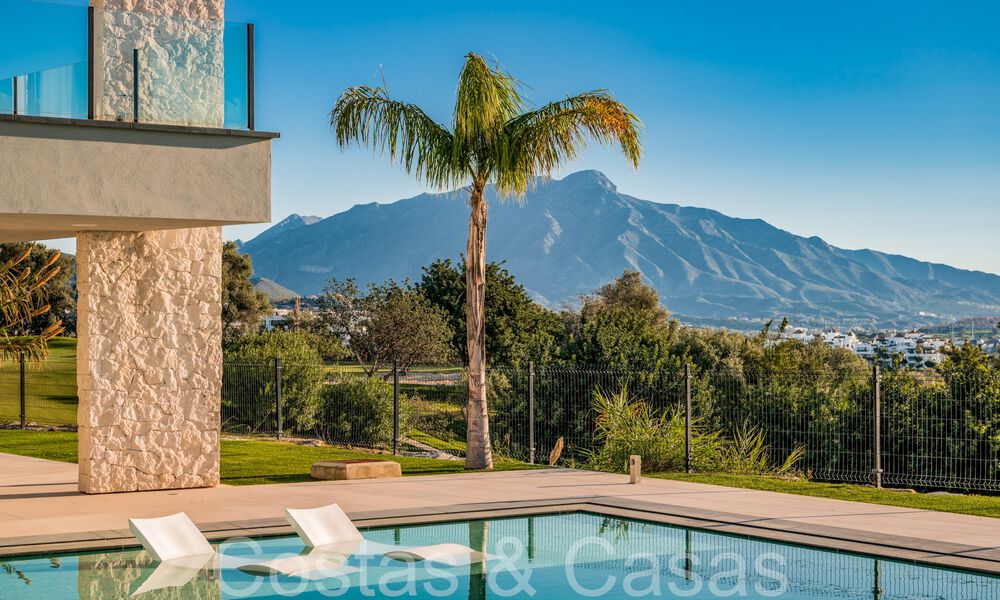 Villa de lujo superior en venta, primera línea de golf con vistas panorámicas a la montaña, al golf y al mar en Benahavis - Marbella 69301