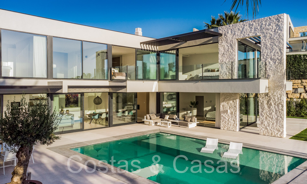 Villa de lujo superior en venta, primera línea de golf con vistas panorámicas a la montaña, al golf y al mar en Benahavis - Marbella 69307