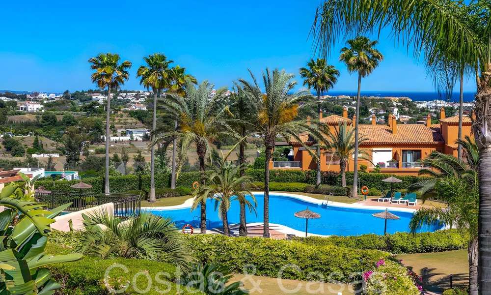 Ático de lujo listo para entrar a vivir con magníficas vistas al campo de golf y al mar Mediterráneo en venta en Benahavis - Marbella 69623