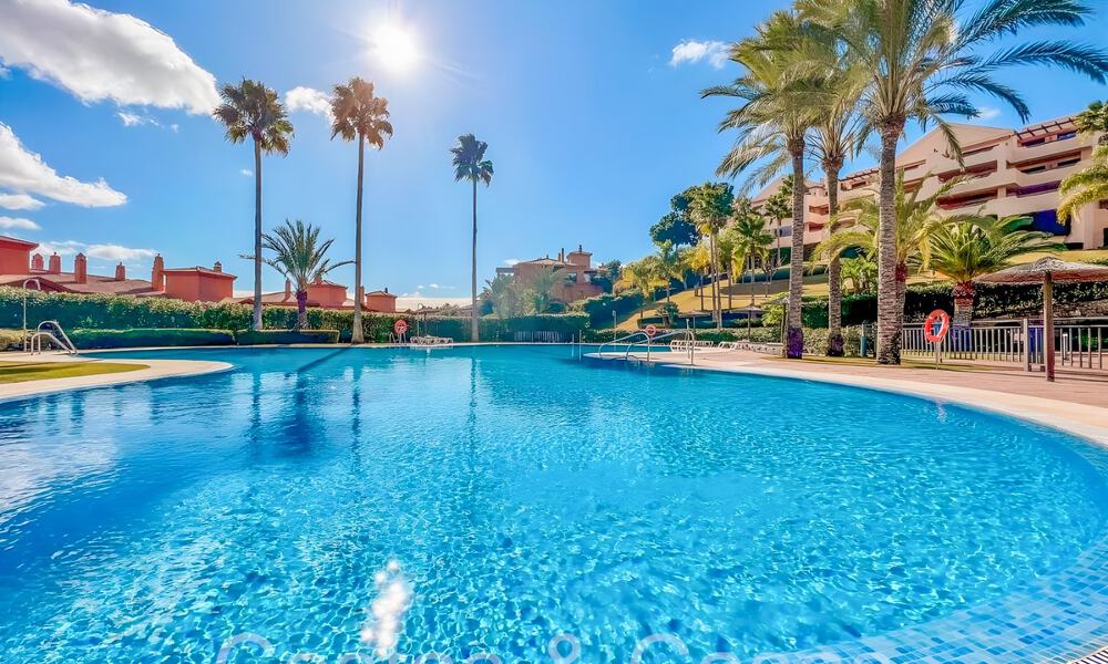Ático de lujo listo para entrar a vivir con magníficas vistas al campo de golf y al mar Mediterráneo en venta en Benahavis - Marbella 69625