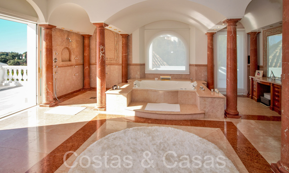 Villa clásica mediterránea con impresionantes vistas al mar en venta, en el exclusivo complejo La Zagaleta en Benahavis - Marbella 69755