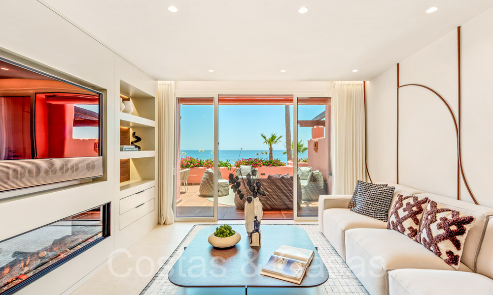 Sofisticado apartamento en primera línea de playa en venta en un exclusivo complejo en la Nueva Milla de Oro, Marbella - Estepona 69952