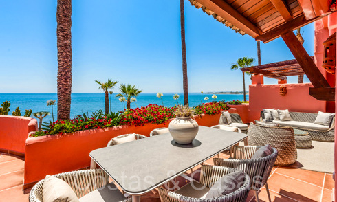 Sofisticado apartamento en primera línea de playa en venta en un exclusivo complejo en la Nueva Milla de Oro, Marbella - Estepona 69959