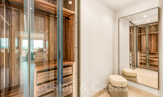 Sofisticado apartamento en primera línea de playa en venta en un exclusivo complejo en la Nueva Milla de Oro, Marbella - Estepona 69988 