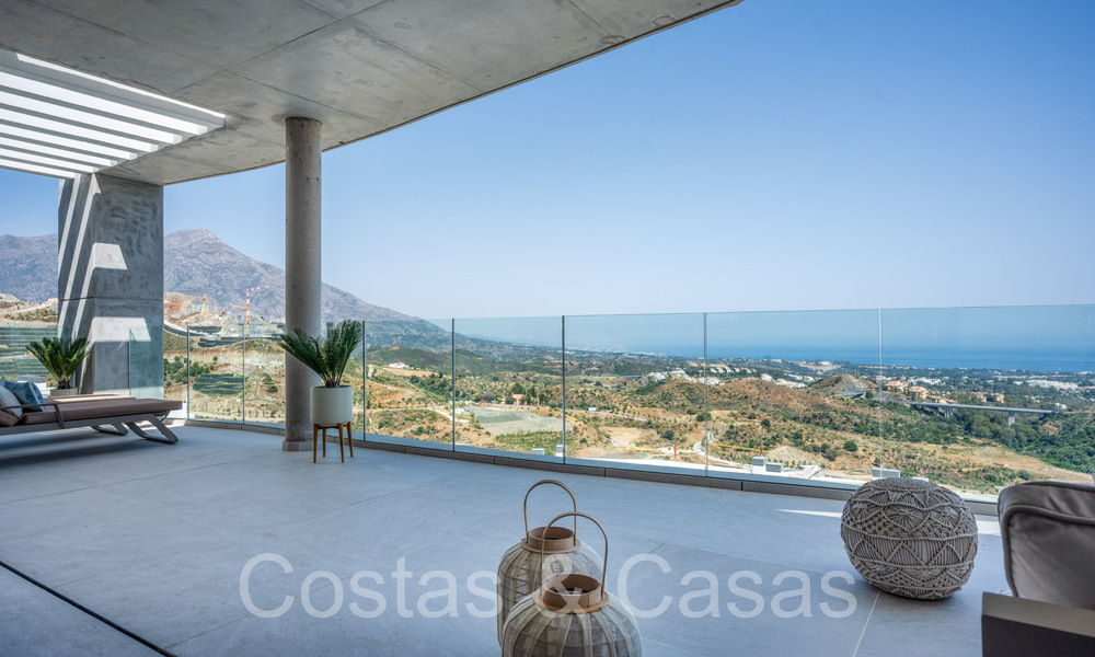 Ático contemporáneo listo para entrar a vivir con vistas panorámicas al mar en venta en un complejo de alto nivel de Benahavis - Marbella 69992