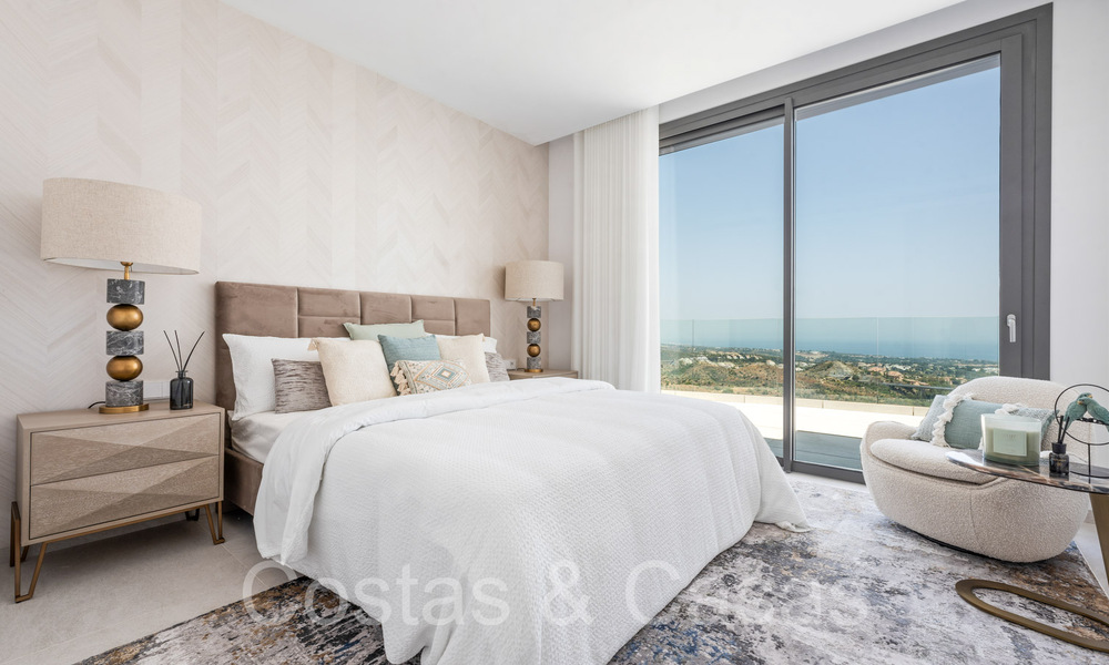 Ático contemporáneo listo para entrar a vivir con vistas panorámicas al mar en venta en un complejo de alto nivel de Benahavis - Marbella 70008