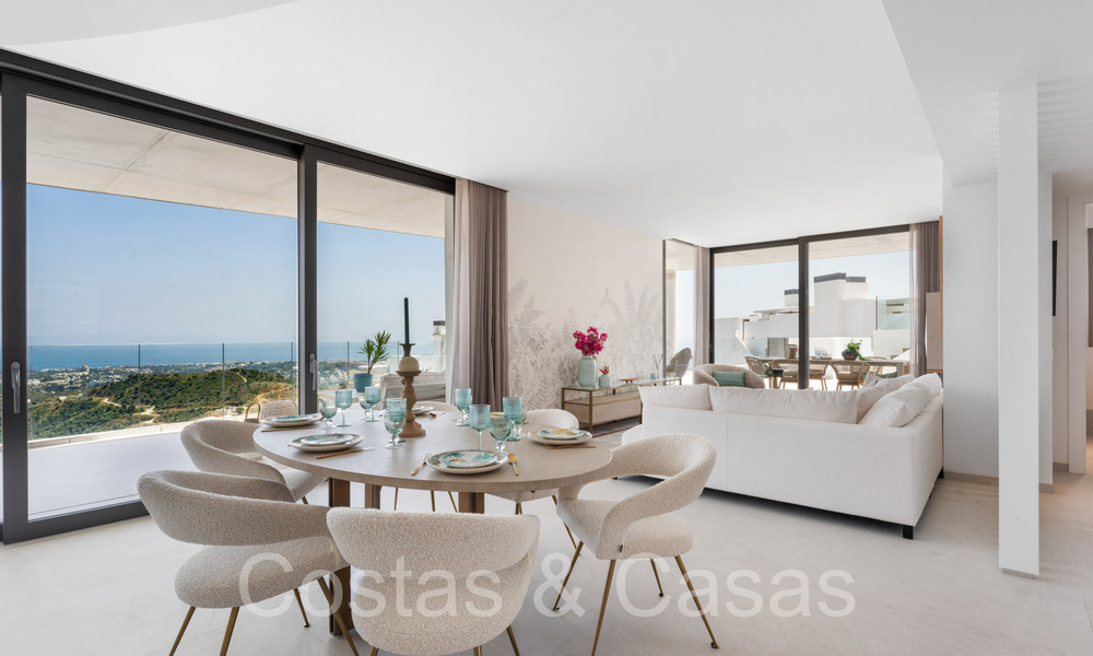 Ático contemporáneo listo para entrar a vivir con vistas panorámicas al mar en venta en un complejo de alto nivel de Benahavis - Marbella 70011