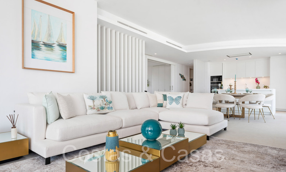 Ático contemporáneo listo para entrar a vivir con vistas panorámicas al mar en venta en un complejo de alto nivel de Benahavis - Marbella 70014