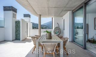 Ático contemporáneo listo para entrar a vivir con vistas panorámicas al mar en venta en un complejo de alto nivel de Benahavis - Marbella 70016 