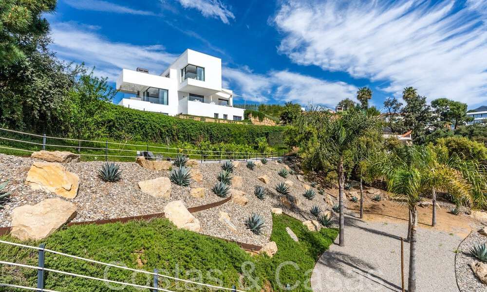 Villa de lujo lista para entrar a vivir con vistas panorámicas en venta en una comunidad cerrada de Benahavis - Marbella 70022