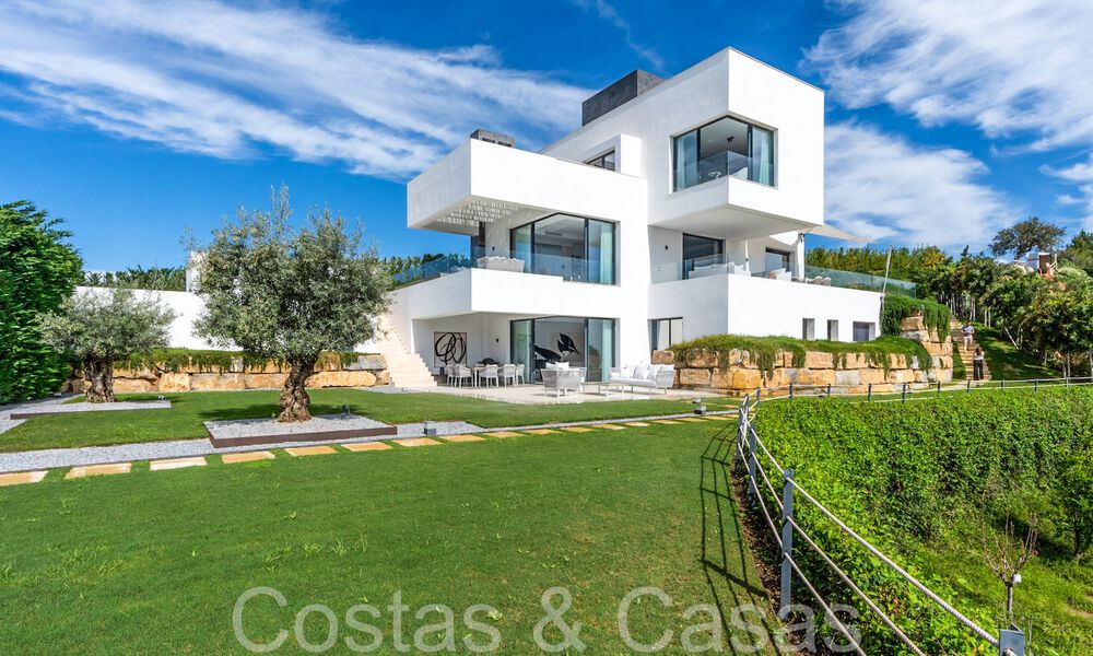 Villa de lujo lista para entrar a vivir con vistas panorámicas en venta en una comunidad cerrada de Benahavis - Marbella 70023