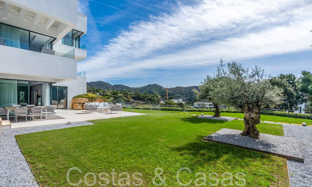 Villa de lujo lista para entrar a vivir con vistas panorámicas en venta en una comunidad cerrada de Benahavis - Marbella 70025