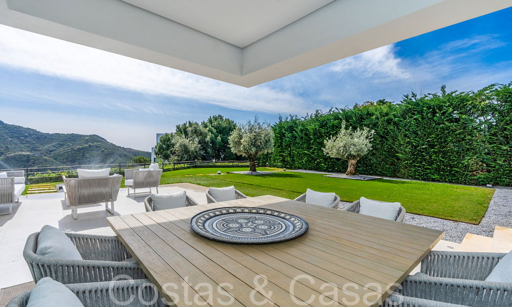 Villa de lujo lista para entrar a vivir con vistas panorámicas en venta en una comunidad cerrada de Benahavis - Marbella 70026