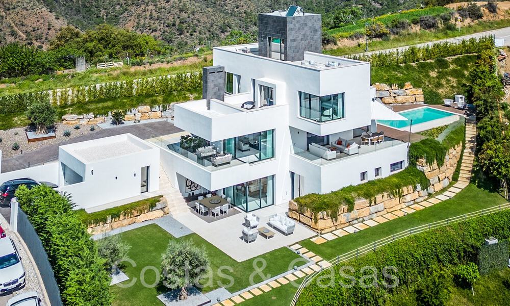 Villa de lujo lista para entrar a vivir con vistas panorámicas en venta en una comunidad cerrada de Benahavis - Marbella 70029