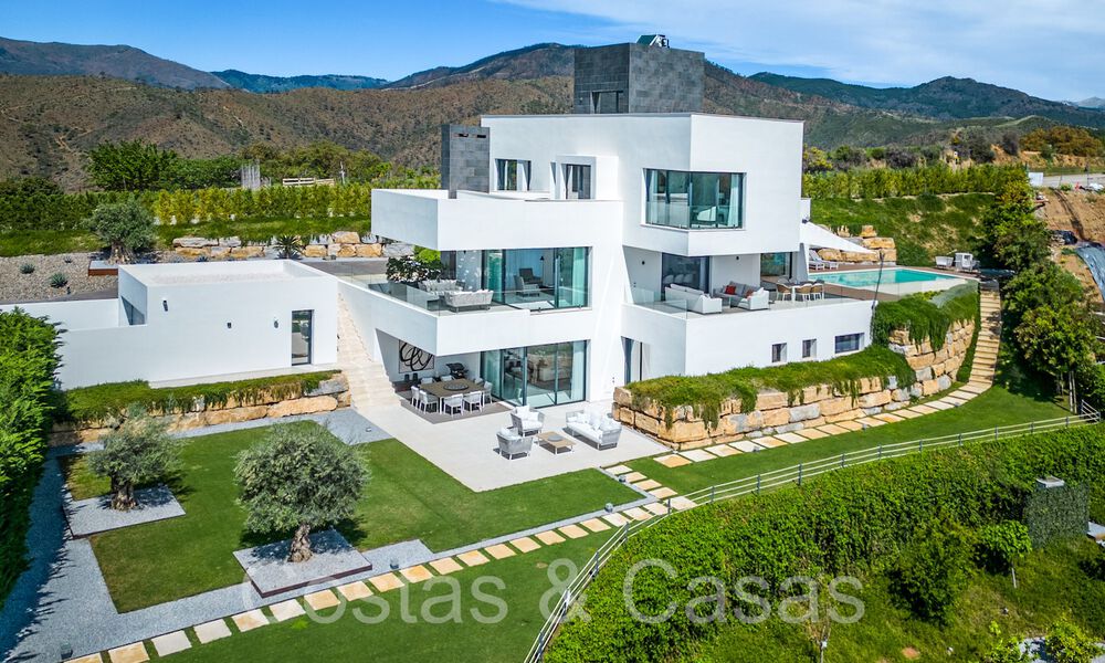 Villa de lujo lista para entrar a vivir con vistas panorámicas en venta en una comunidad cerrada de Benahavis - Marbella 70030