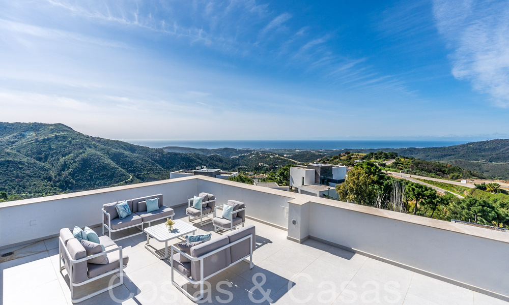 Villa de lujo lista para entrar a vivir con vistas panorámicas en venta en una comunidad cerrada de Benahavis - Marbella 70035